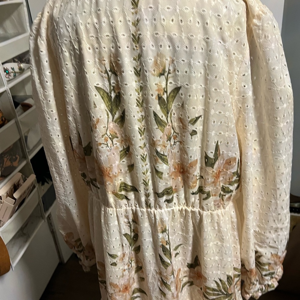 Elegant Cream Floral Long Sleeve Dress - Picture 6 of 8
